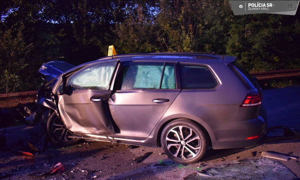 Havarované a zničené auto po nehode na Liptove.