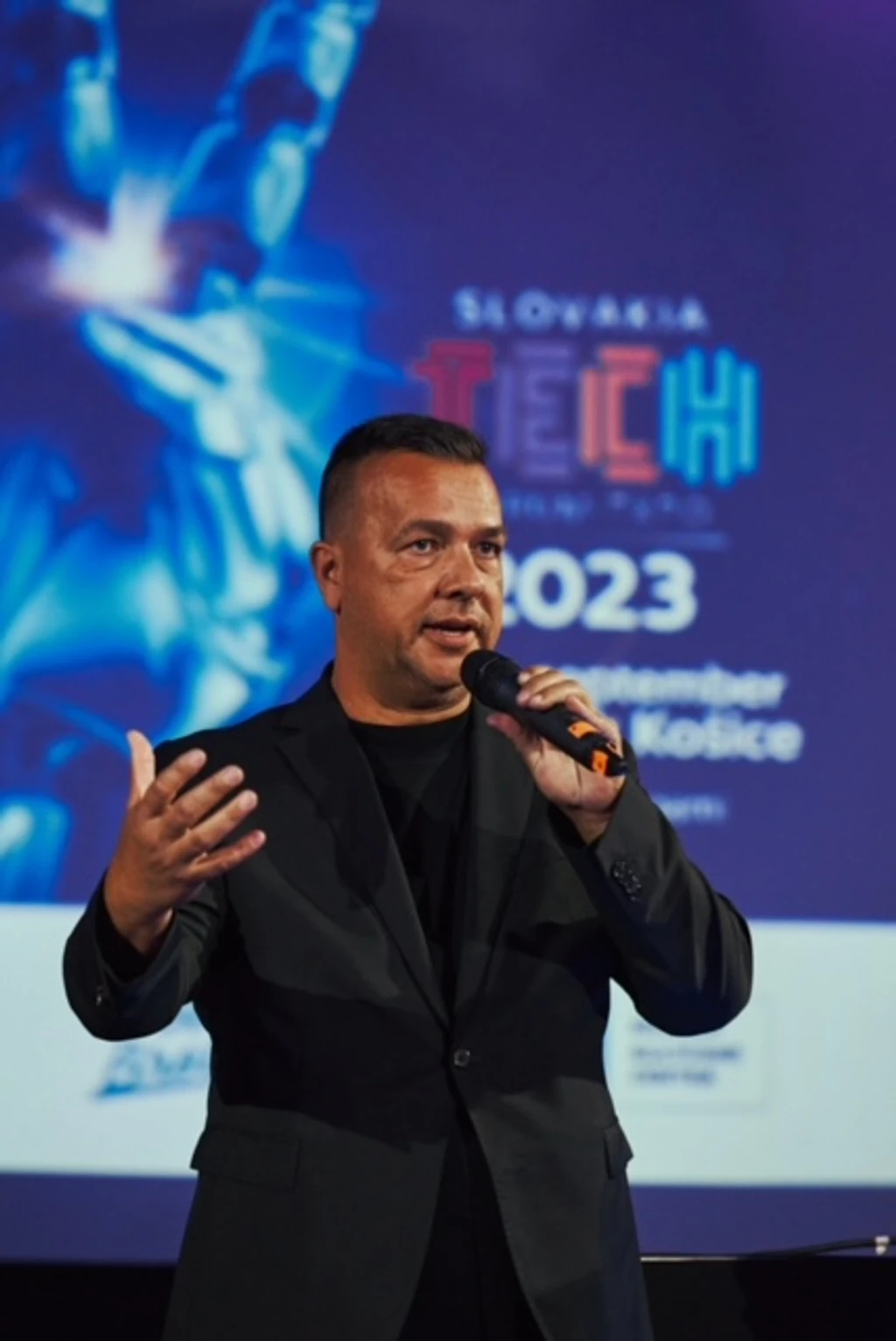 Prezident SlovakiaTechu Juraj Miškov počas otvorenia 5. ročníka konferencie.