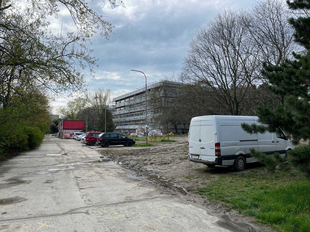 Na snímke sú zachytené stavebné práce na Prírodovedeckej fakulte a Fakulte matematiky, fyziky a informatiky UK 