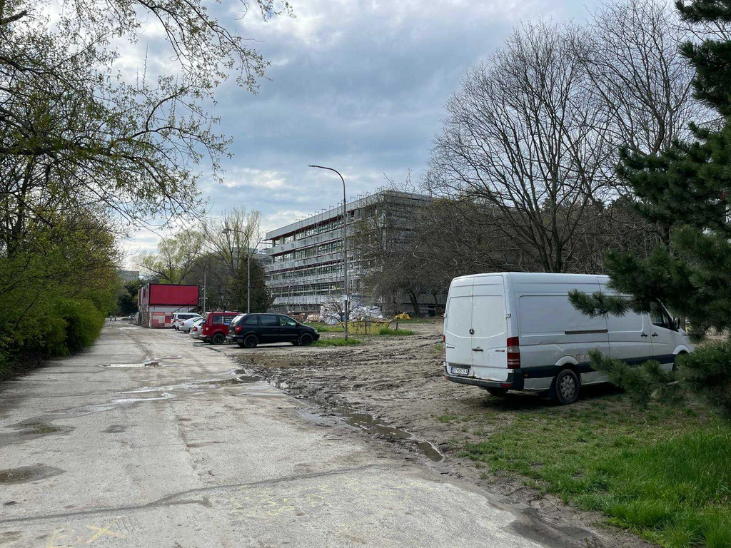 Na snímke sú zachytené stavebné práce na Prírodovedeckej fakulte a Fakulte matematiky, fyziky a informatiky UK 