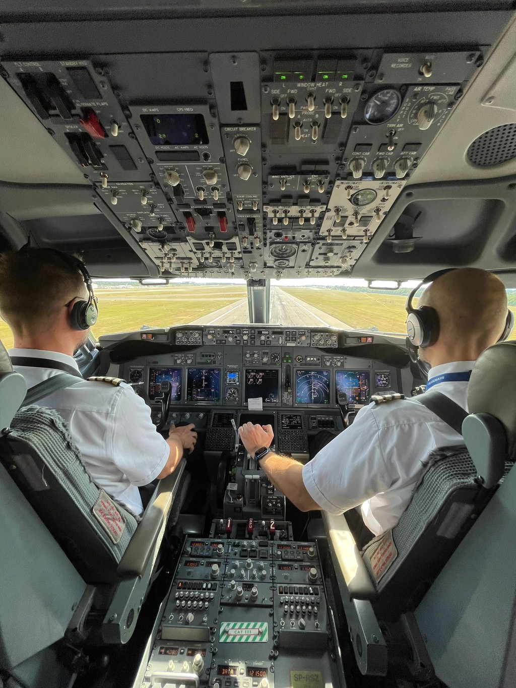 Piloti v kokpite