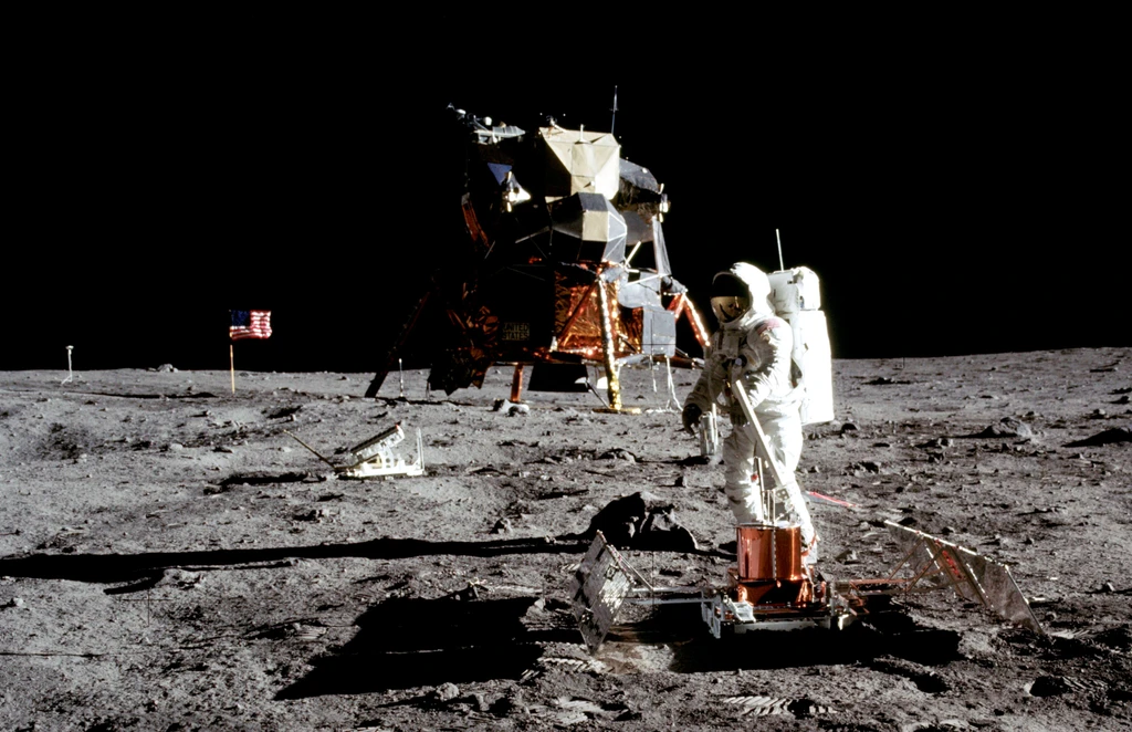 Misia Apollo na Mesiaci