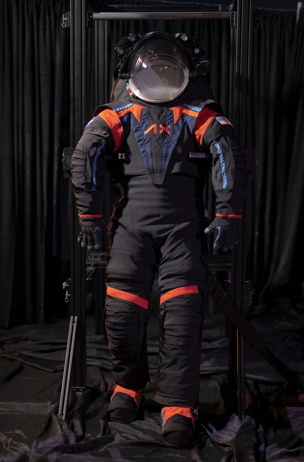 Skafander AxEMU misie Artemis 