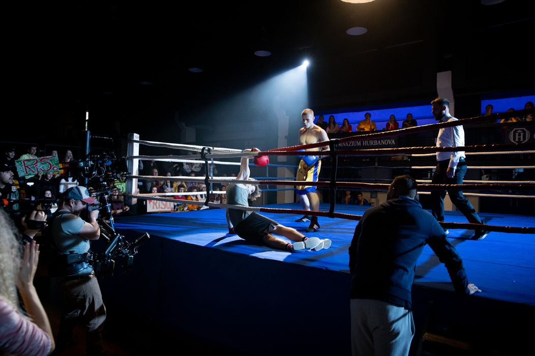 Boxerský zápas medzi konkurenčnými školami