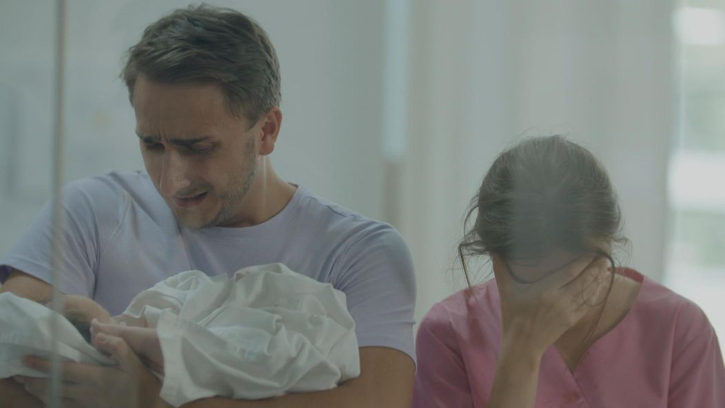 Andrej bojuje o život mladej mamičky.