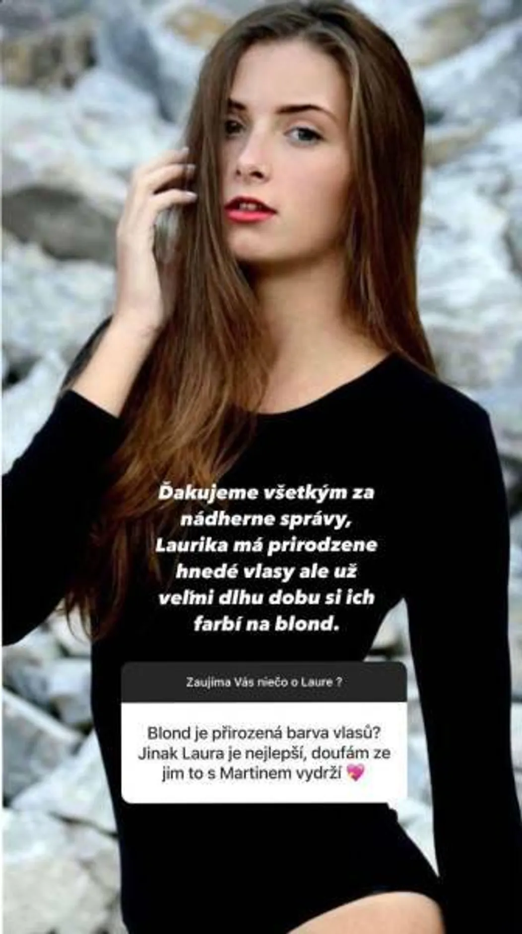 Laura ako hnedovláska. 