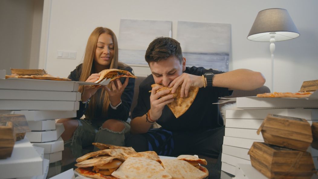 Hanka a Vašek si po návrate z ostrova naplánovali malú párty.