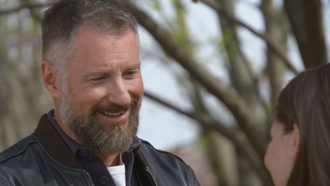 Fekete túži, aby s ním Gréta odišla.