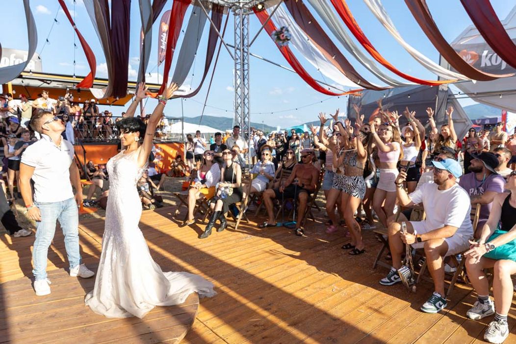 Jovinečko a Bianka pred oltárom