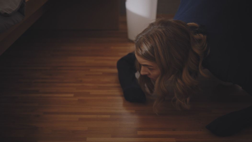 Laura príde do Andrejovho domu bez pozvania.