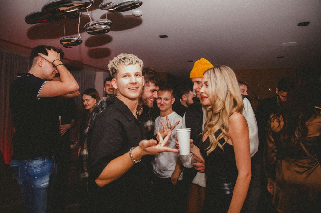 Lu z Love Islandu nakrútil nový videoklip k skladbe XTC.