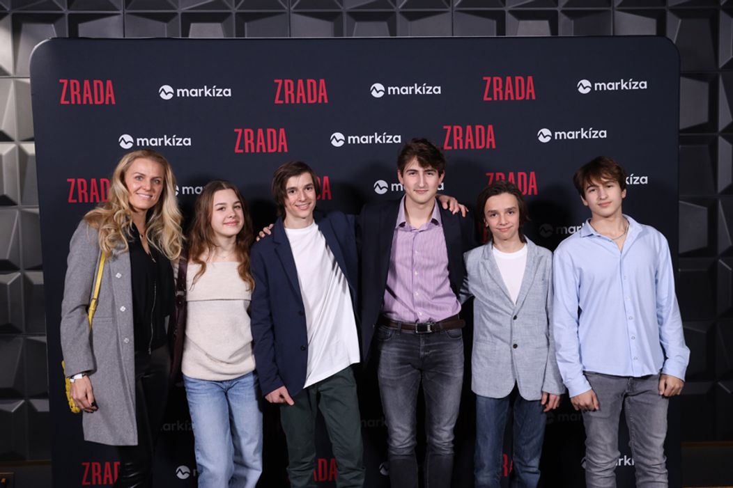 Premiéra seriálu Zrada