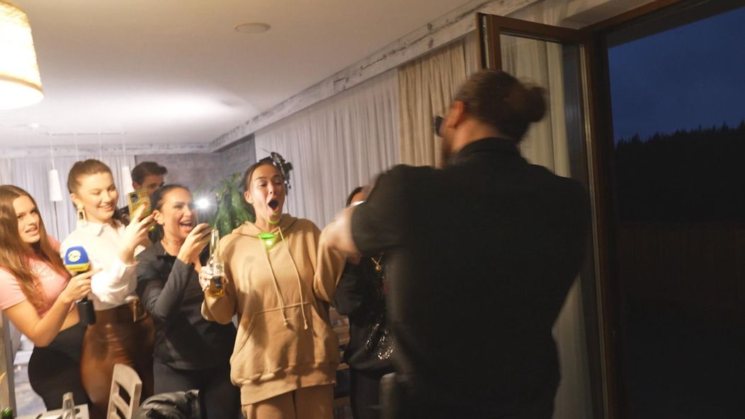 Dievčatá z Ruže pre nevestu na chate: Prekvapil ich striptér