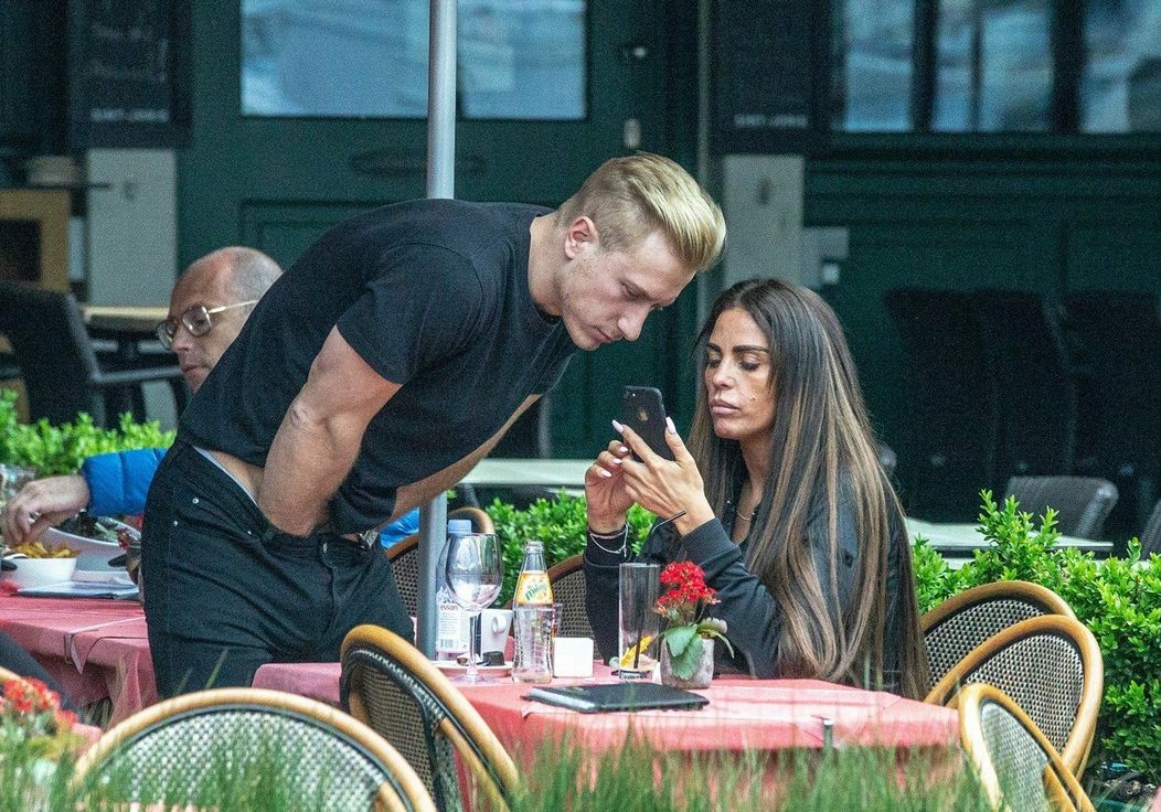 Katie Price s Krisom Boysonom v Belgicku.