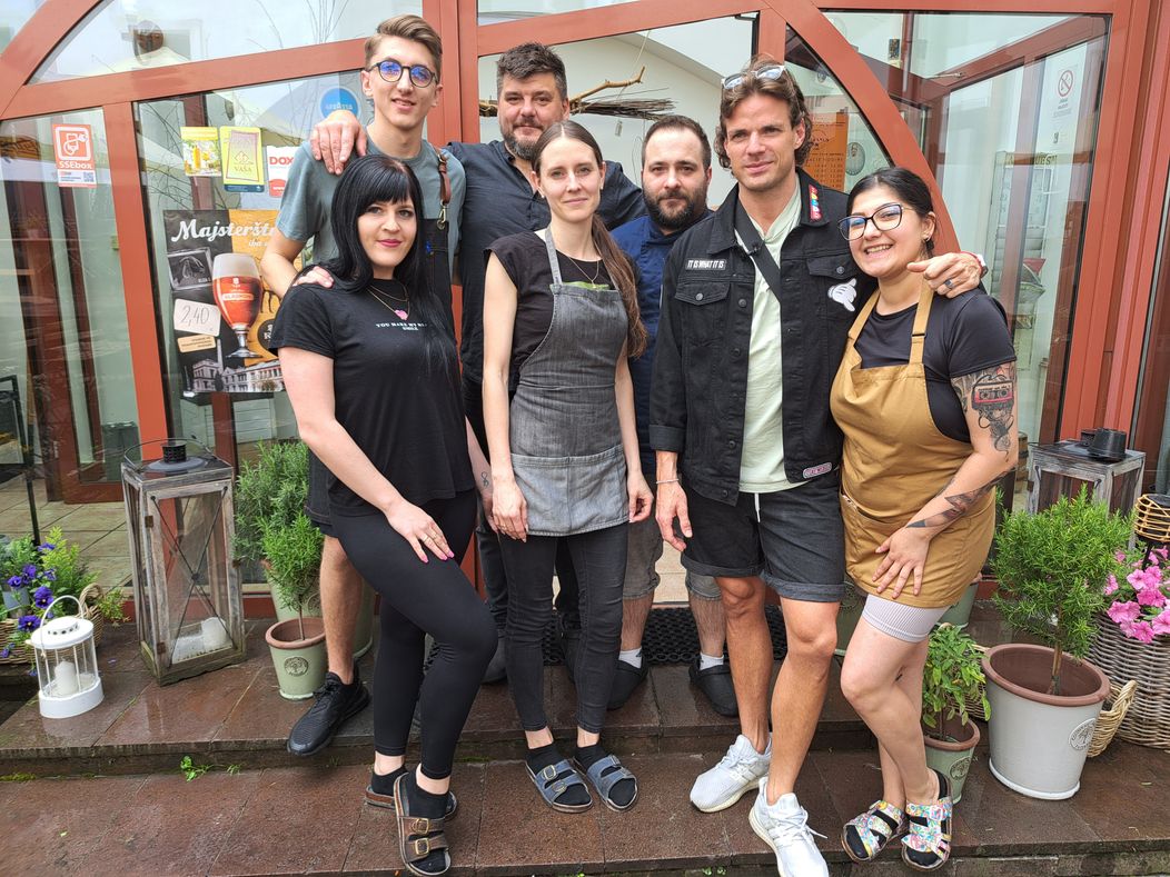 S Radkom Urbanyakom na obede v poľovníckej reštaurácii Silvanus