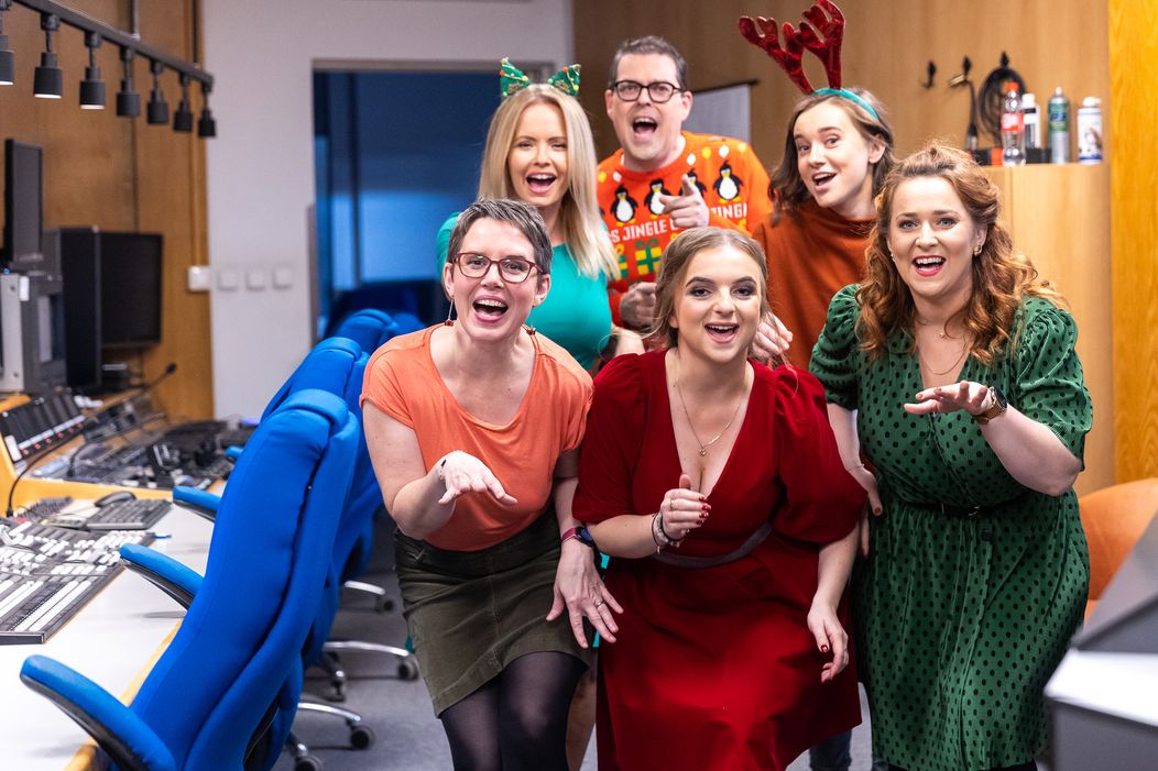 Moderátori a štáb Telerána pripravili vianočnú pesničku