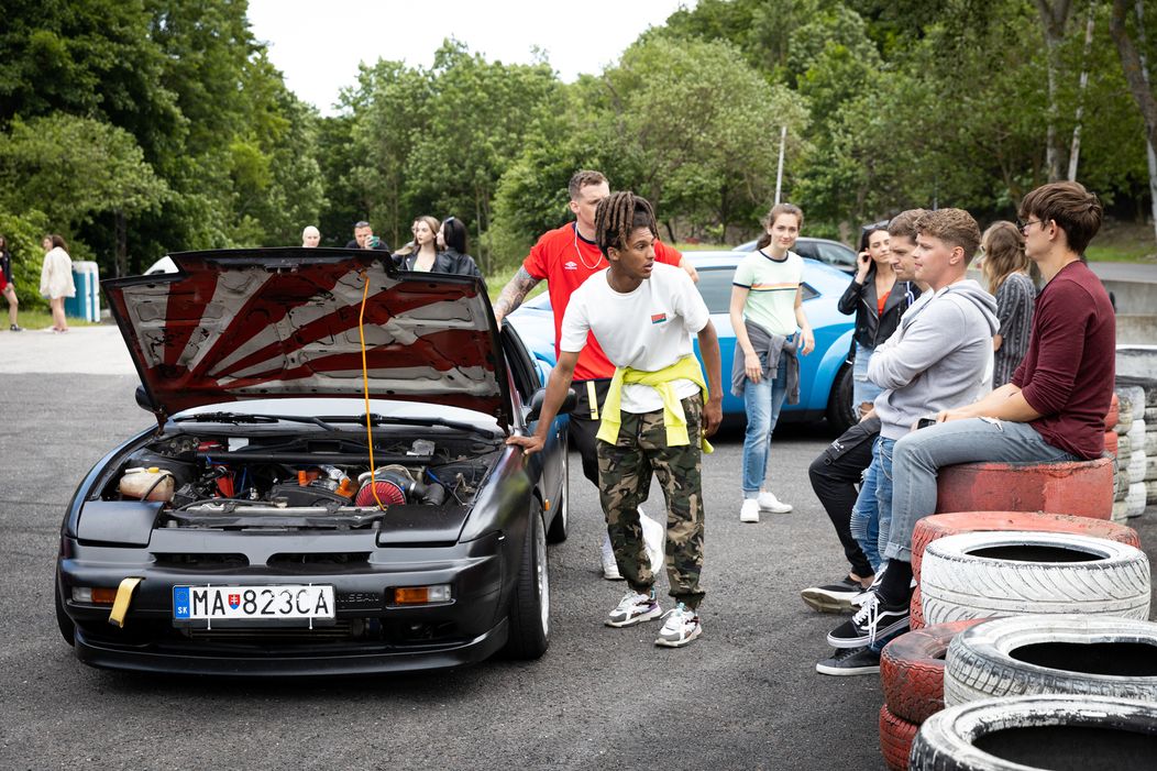 Luky a Dorka s partiou z Pána profesora