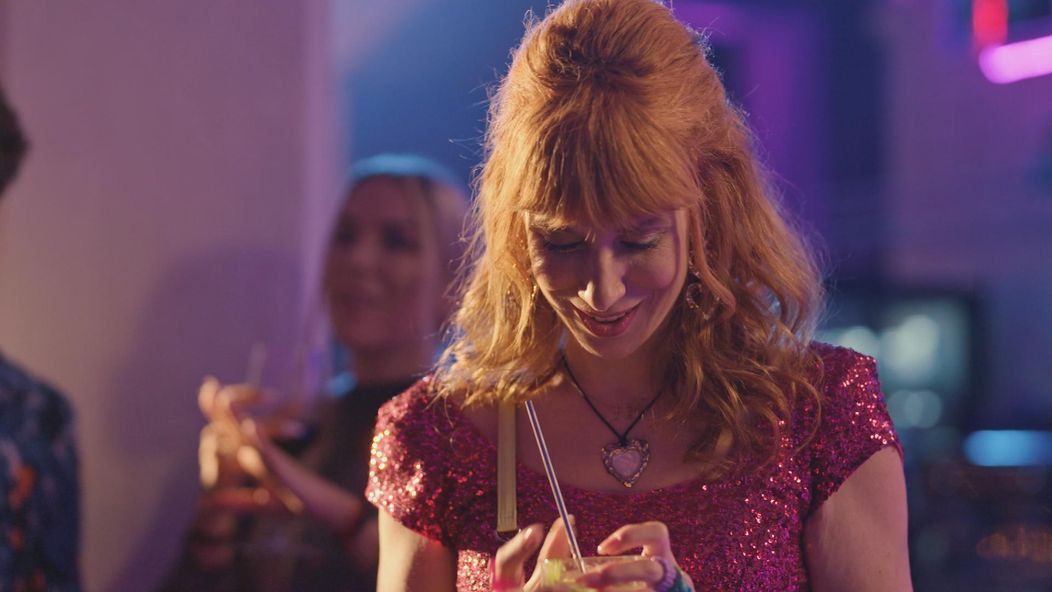 Radosť z perfektnej oslavy Adamových (Kamil Mikulčík) narodenín vystriedal strach.