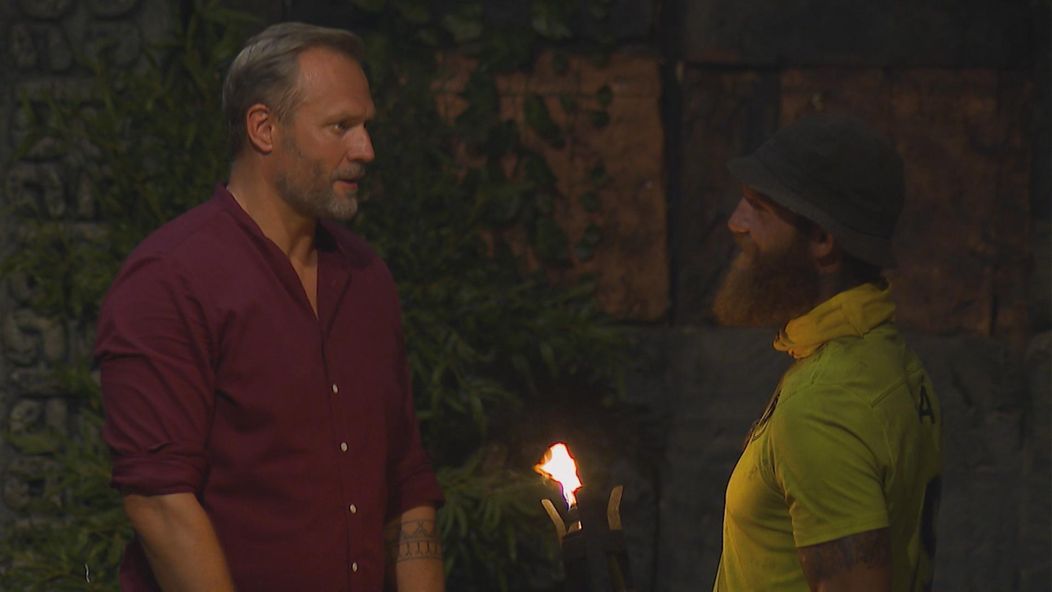 Pirát dostal na kmeňovke najviac hlasov. Pri výbere džbánu nemal šťastnú ruku a červená farba znamenala, že v šou končí.