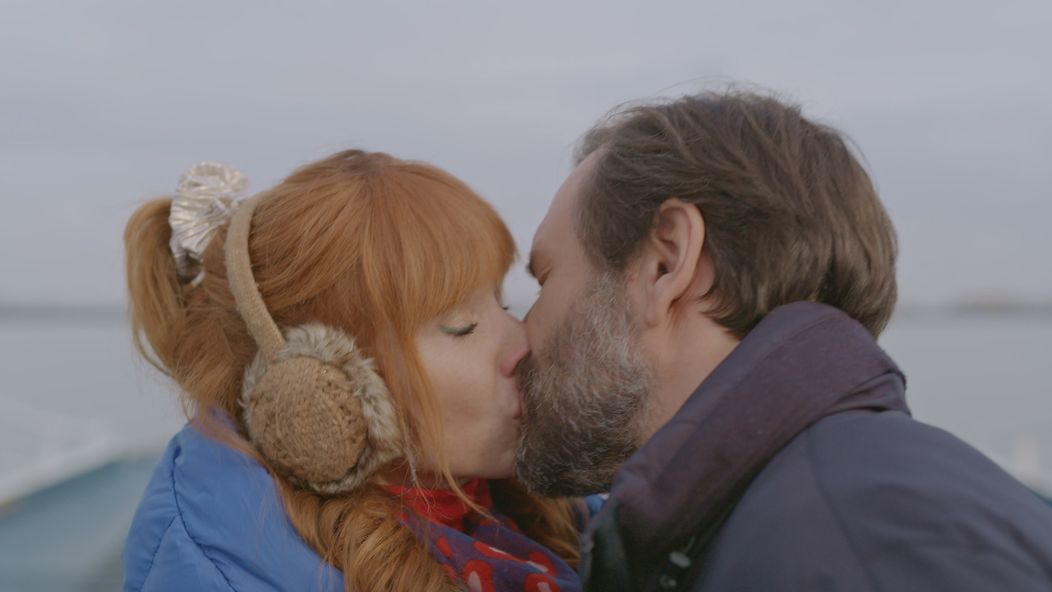 Nikol a Adam sa na záver už nebránili svojim citom a pobozkali sa.