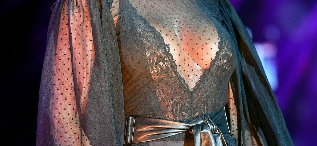 Dara Rolins v sexy kostýme. 