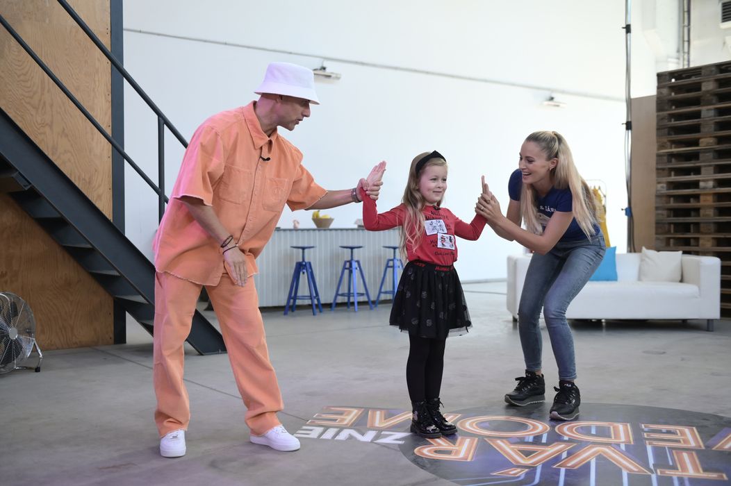 Sárka s mentorkou Máriou Čírovou na tanečnom tréningu s choreografom Miňom Kerešom.