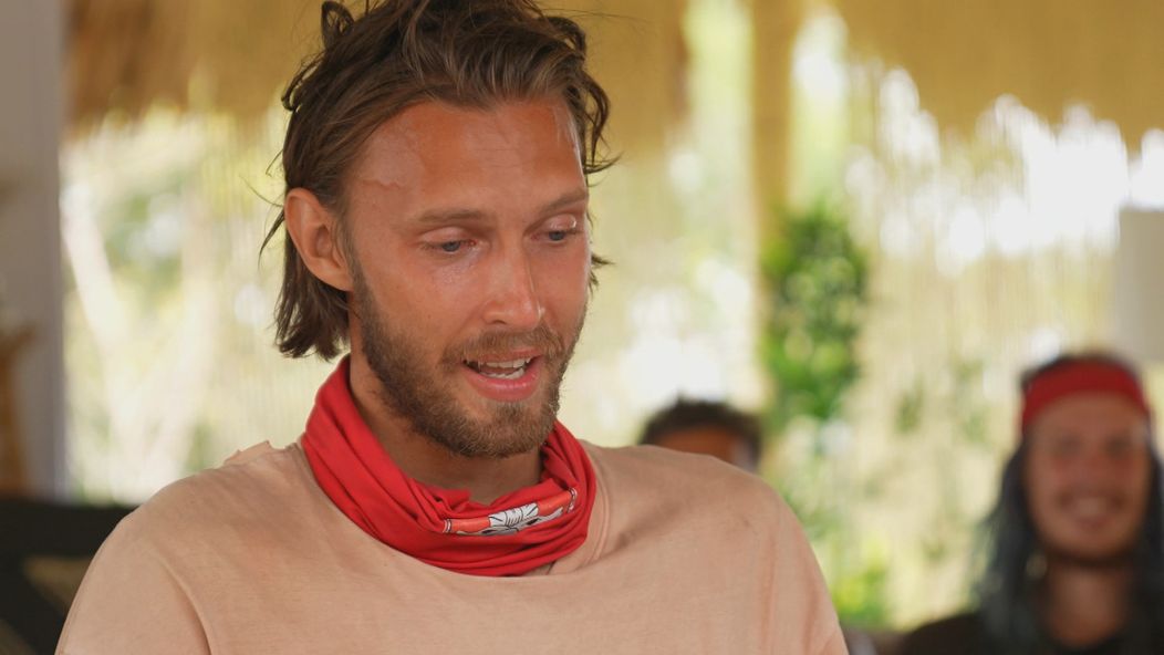 Pítr sa po odkaze od priateľky Gabči rozplakal.