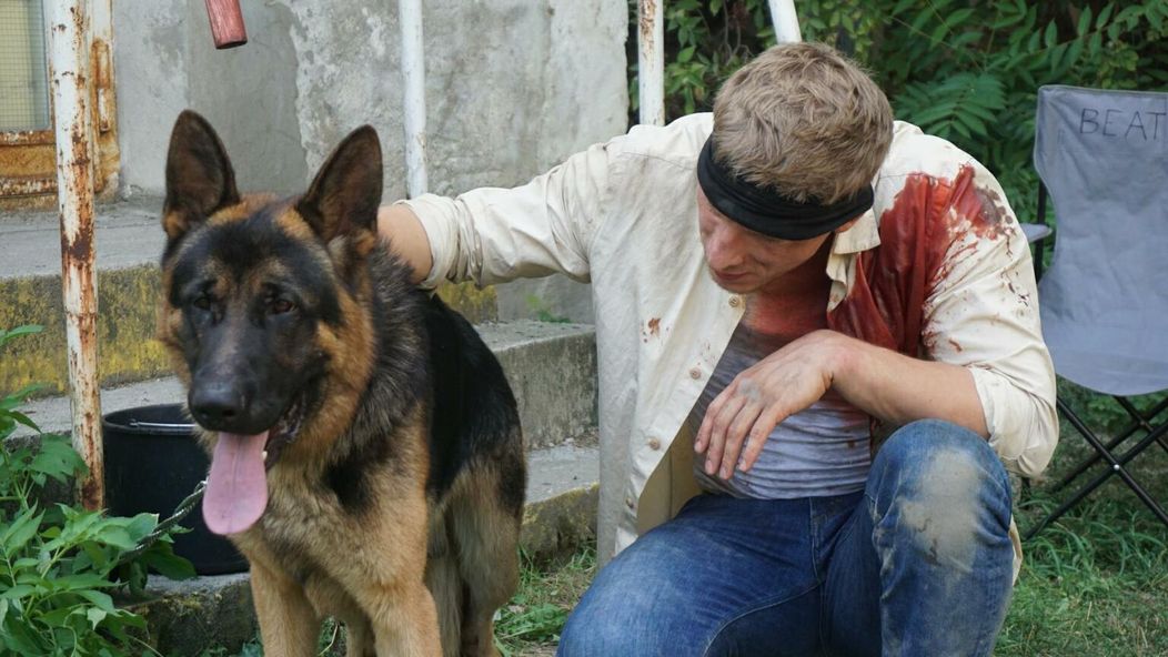 Juraj Bača s Rexom počas nakrúcania druhej epizódy