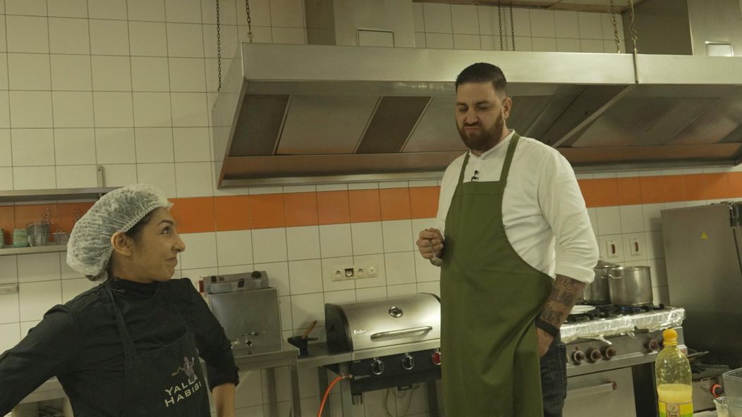 Martin Novák v reštaurácii Yalla Habibi v Banskej Bystrici