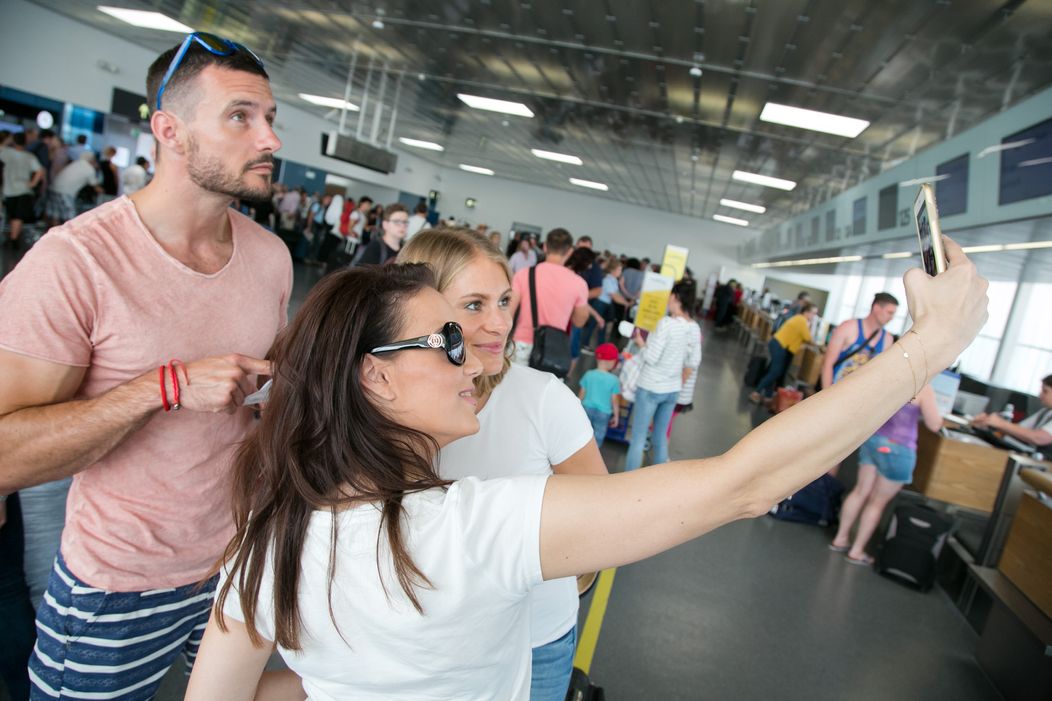 Martin Šmahel, Karin Haydu a Adriana Špronglová tesne pred odletom