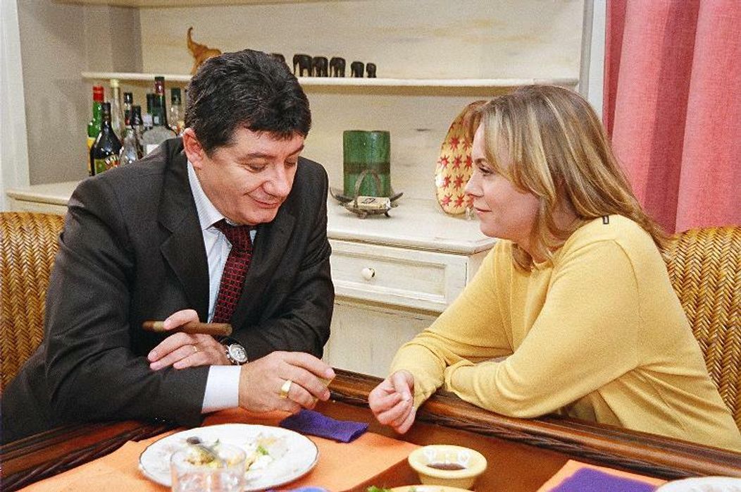 Tarık Ünlüoğlu v seriáli V objatí hodvábu