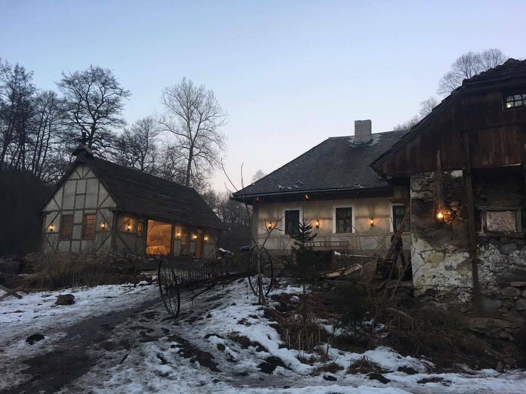 Pohľad na mlyn od potoka