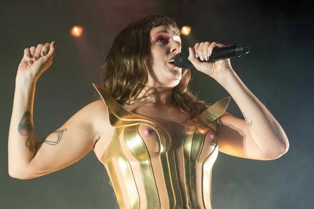Speváčka Tove Lo počas koncertu 5. novembra v Londýne.