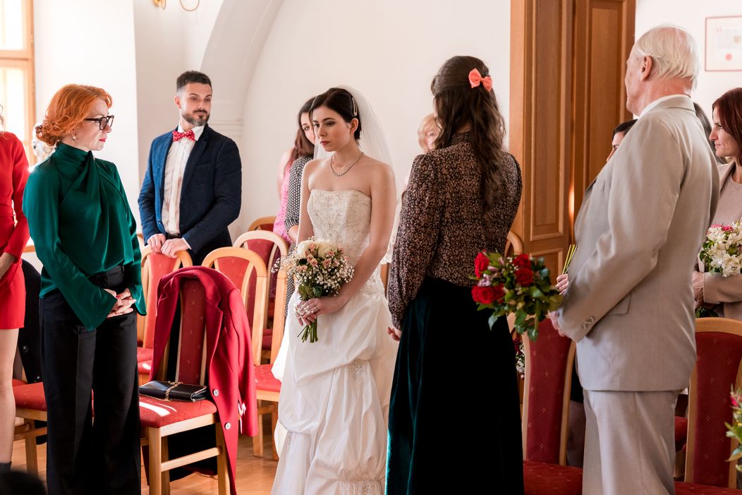 Lenka ušla sperd oltára