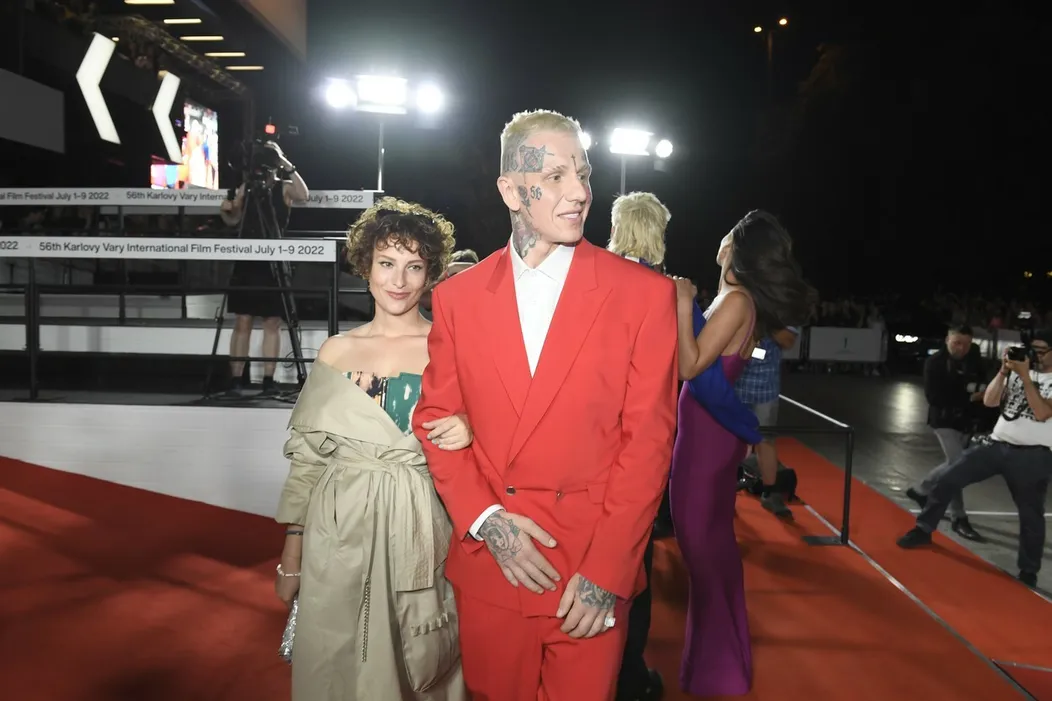 Anna Fialová a raper Sergei Barracuda na premiére filmu BANGER. 