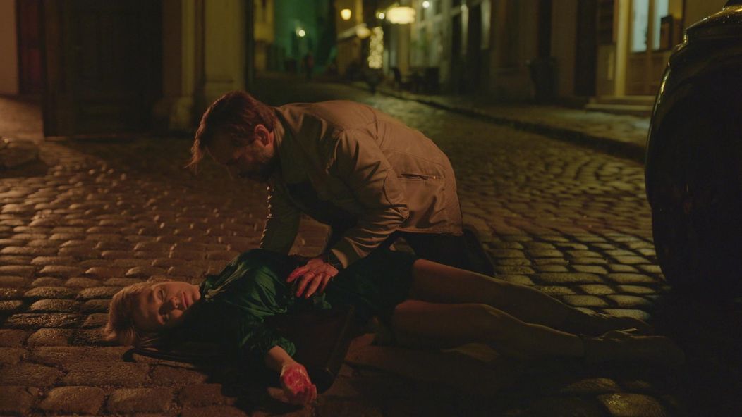 Radosť z perfektnej oslavy Adamových (Kamil Mikulčík) narodenín vystriedal strach.