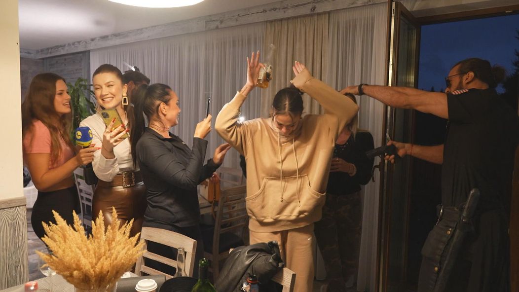 Dievčatá z Ruže pre nevestu na chate: Prekvapil ich striptér