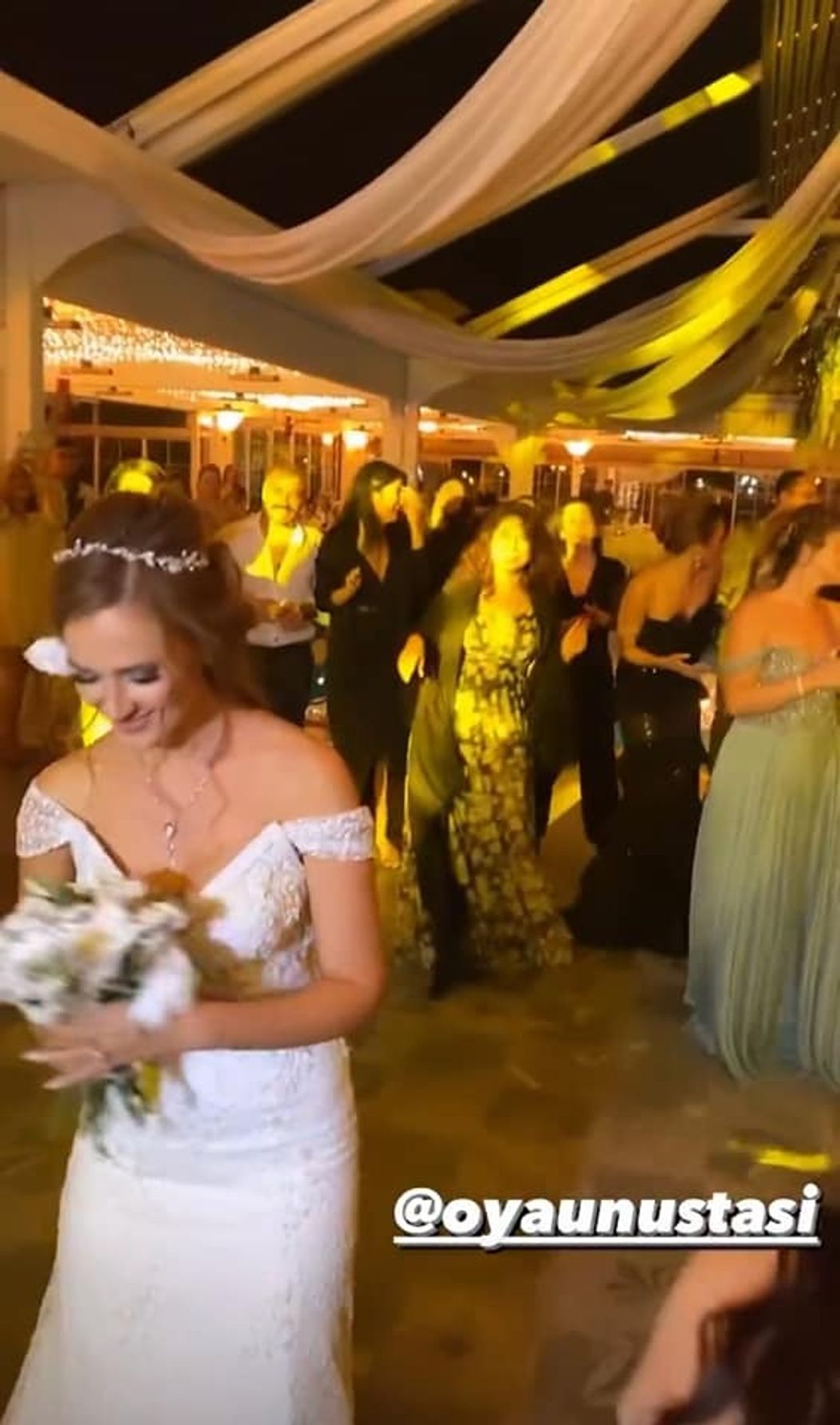 Oya Unustası - hádzanie kytice