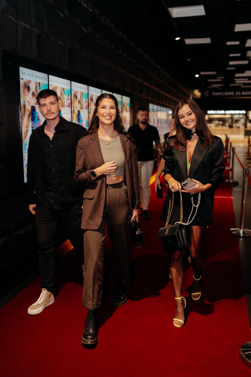 Julie zo šou Ruža pre nevestu v odvážnom outfite na premiére