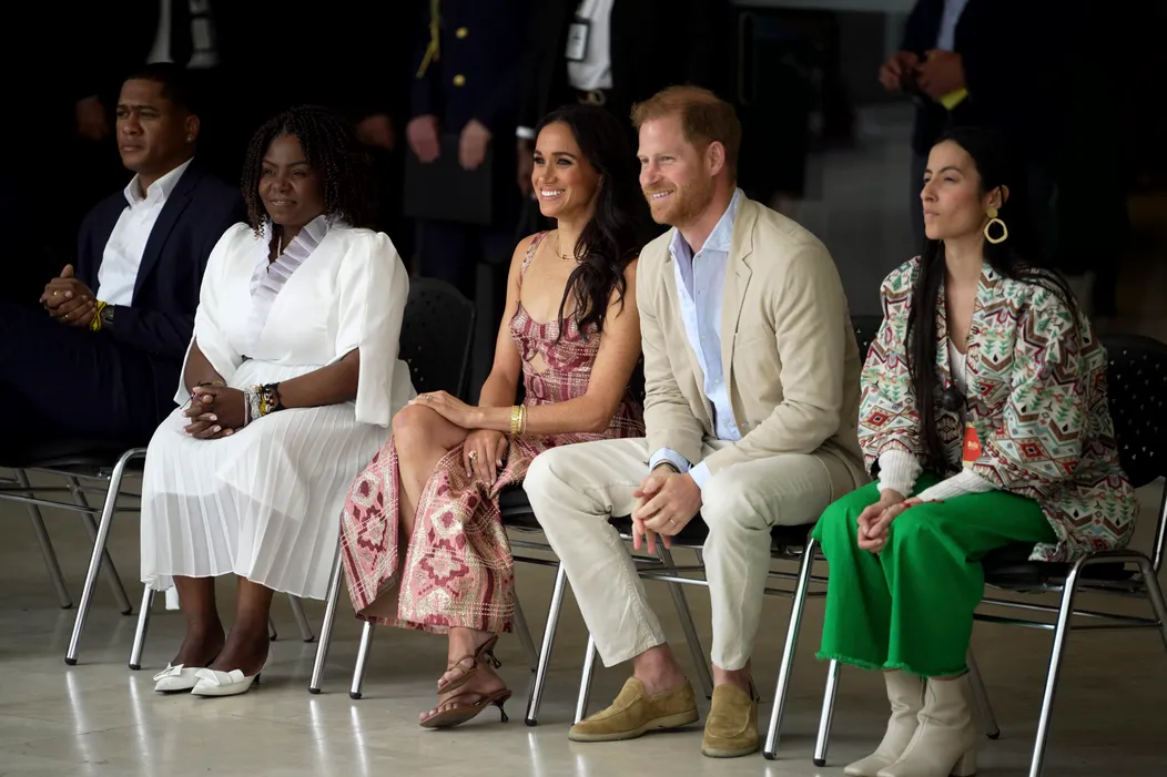 Princ Harry a Meghan prišli do Kolumbie na turné