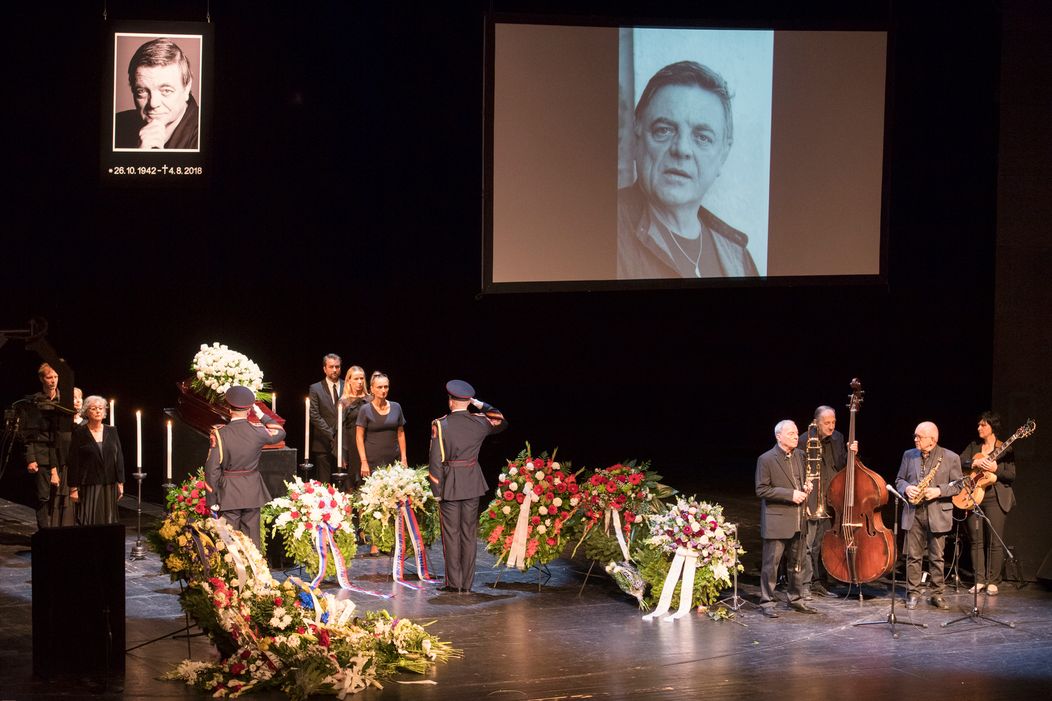 Posledná rozlúčka s legendárnym hercom Stanom Dančiakom.