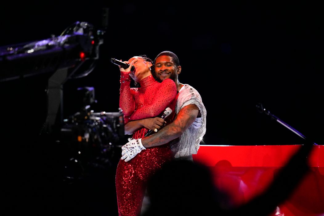 Usher ovládol Halftime Show