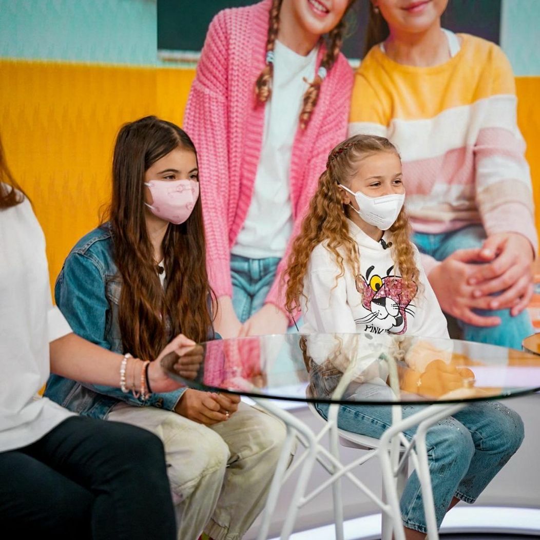 Laura a Zoe sú v skutočnosti kamošky.