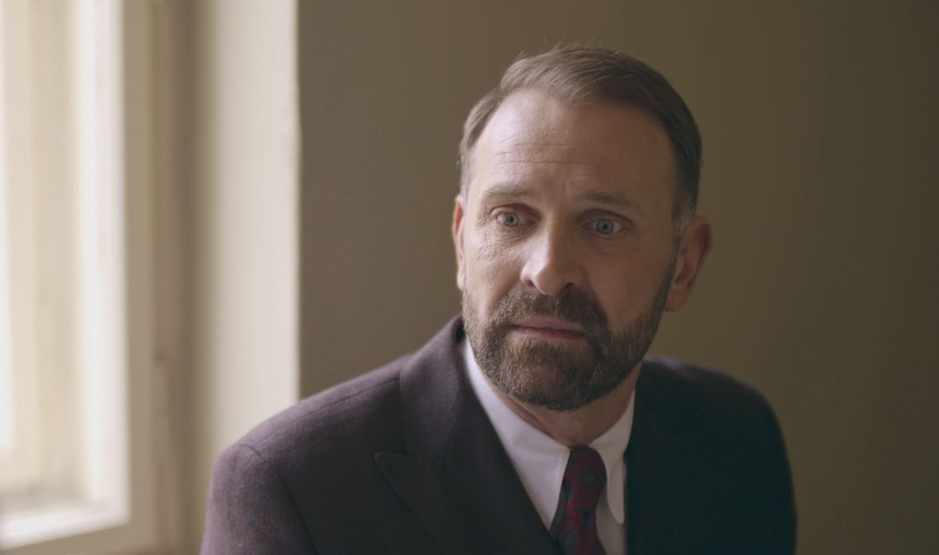 Dunaj, k vašim službám: Leopold Kučera (Tomáš Maštalír) 