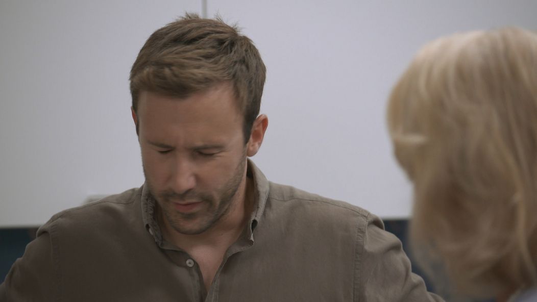 Nedarí sa mu komunikovať v náznakoch.