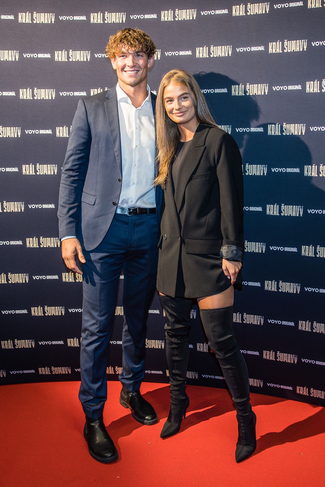 Zbyněk a Sabina z Love Islandu na premiére Kráľa Šumavy