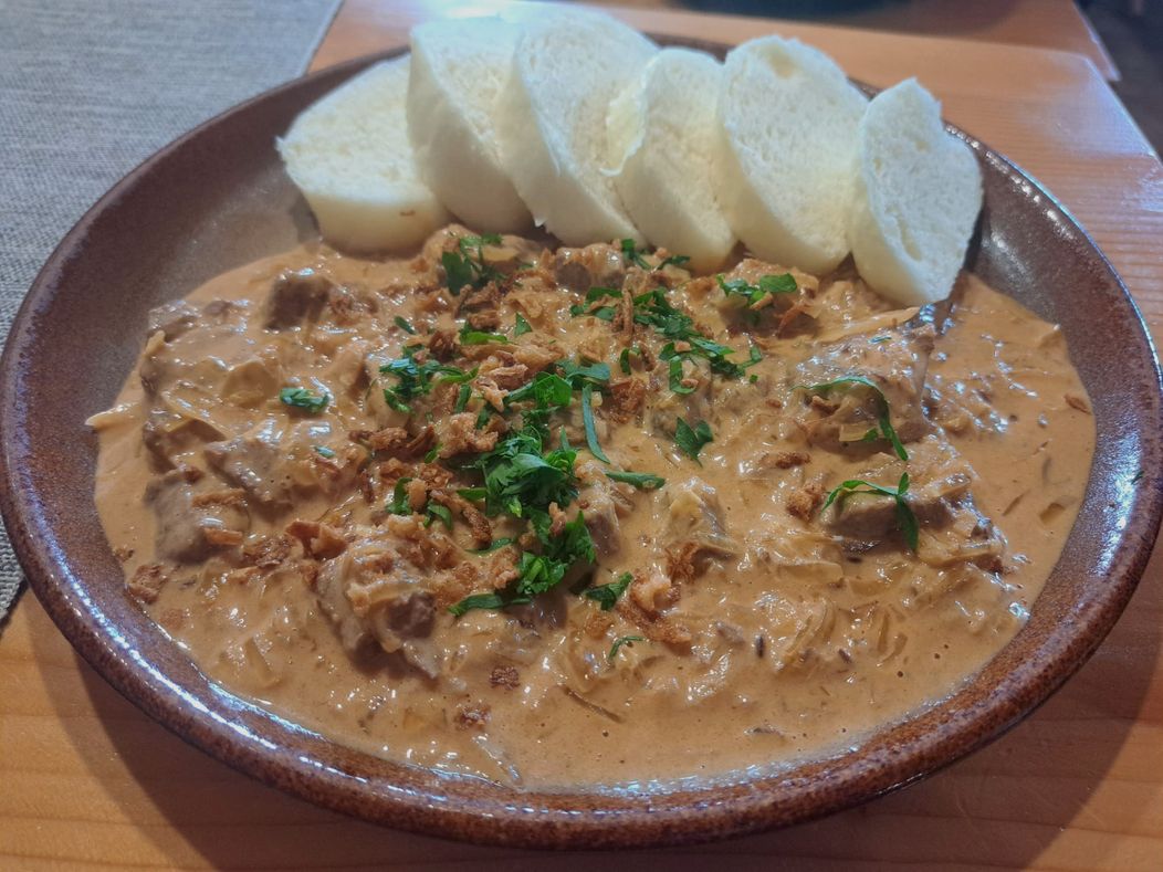 Na nože - Szegedínsky guláš s mäsom z daniela