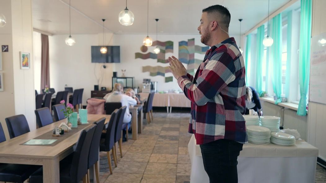 Na nože - Martin prosí hostí, aby odišli
