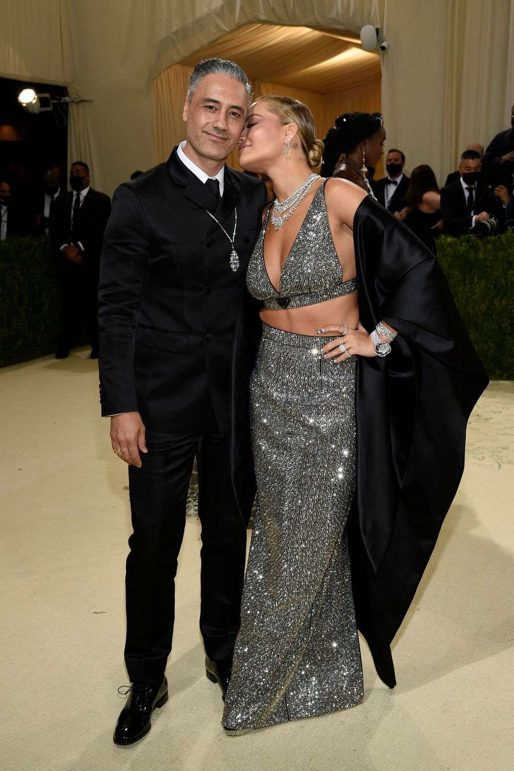 Taika Waititi a Rita Ora na MET Gala 2021