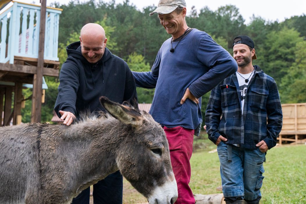 Pomocníci nezvládli súboj o záchranu, Roman sa vrátil späť na Farmu
